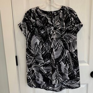 Black & White Palm-Print Short Sleeve V-Neck Blouse